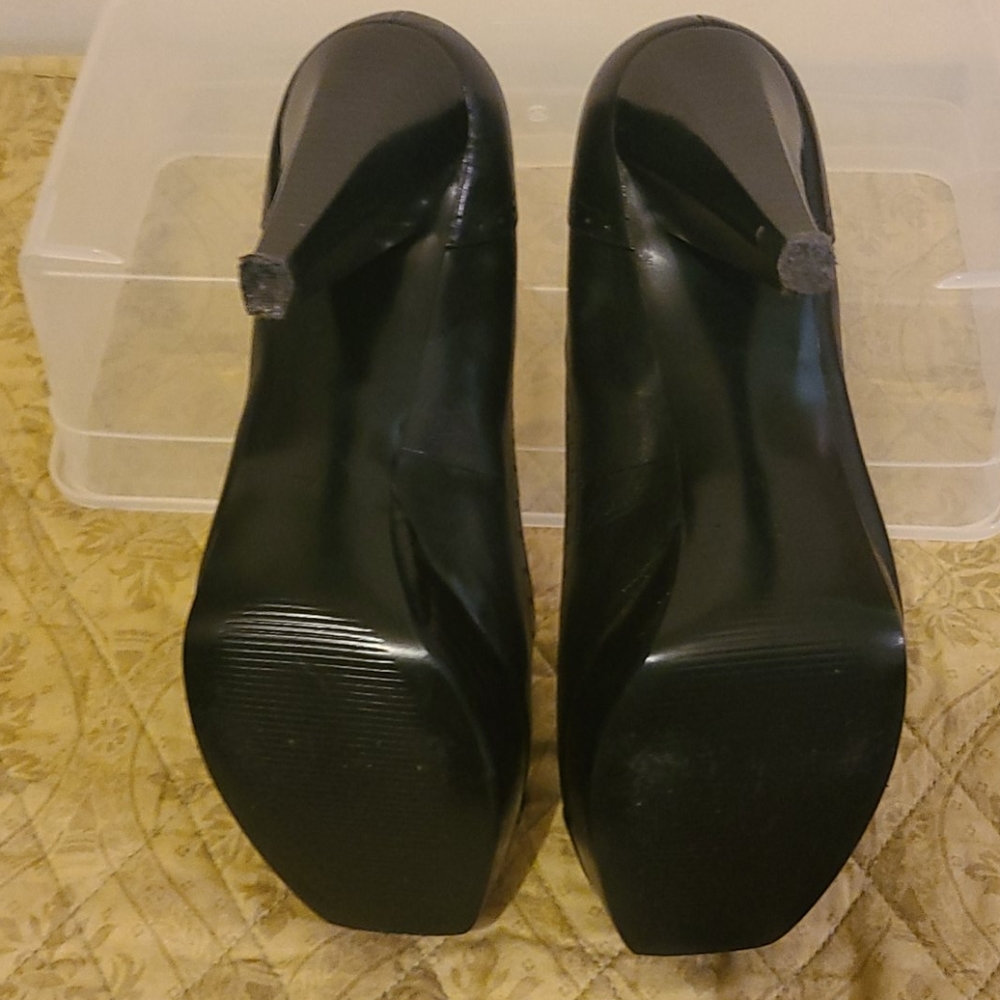 Shoes - Picture 4 of 4